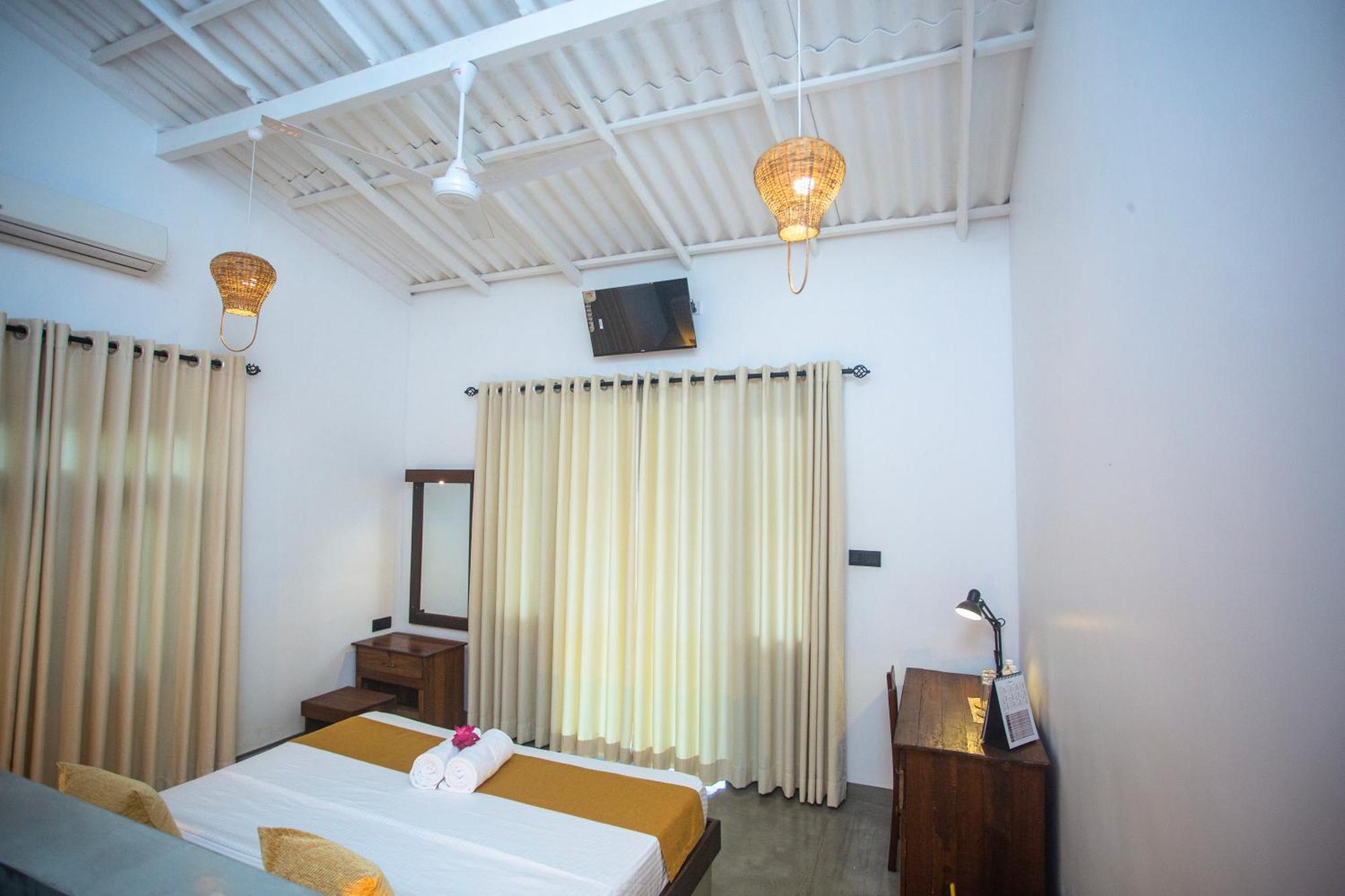 Aki Luna Lagoon Resort Hikkaduwa Exterior photo
