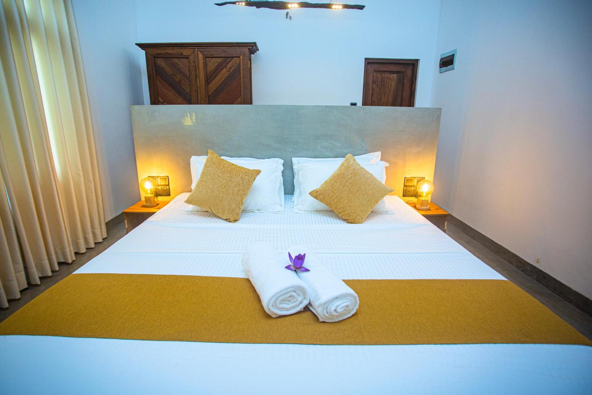 Aki Luna Lagoon Resort Hikkaduwa Exterior photo