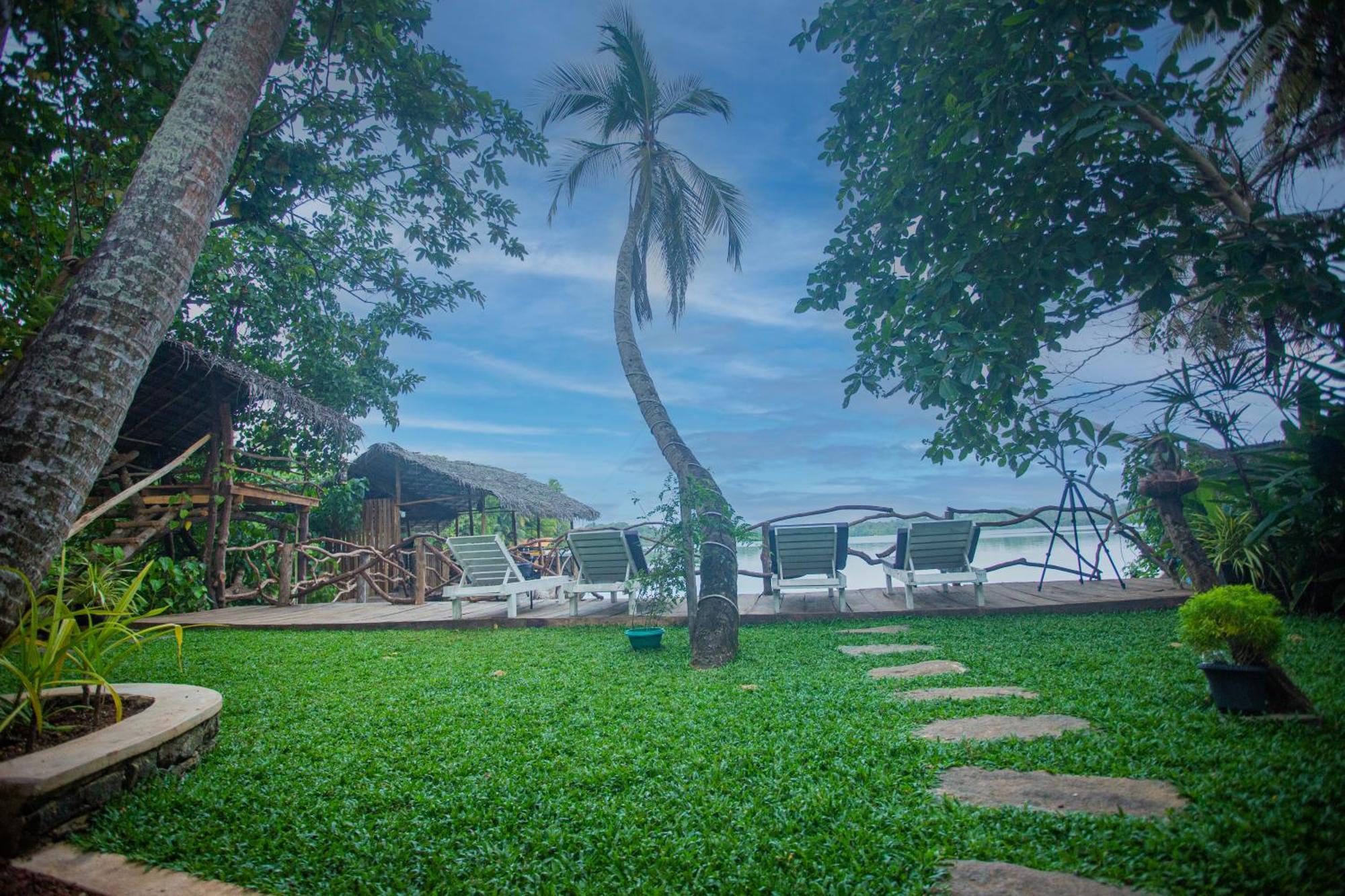 Aki Luna Lagoon Resort Hikkaduwa Exterior photo